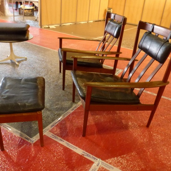 Grete Jalk paire de fauteuils + ottoman