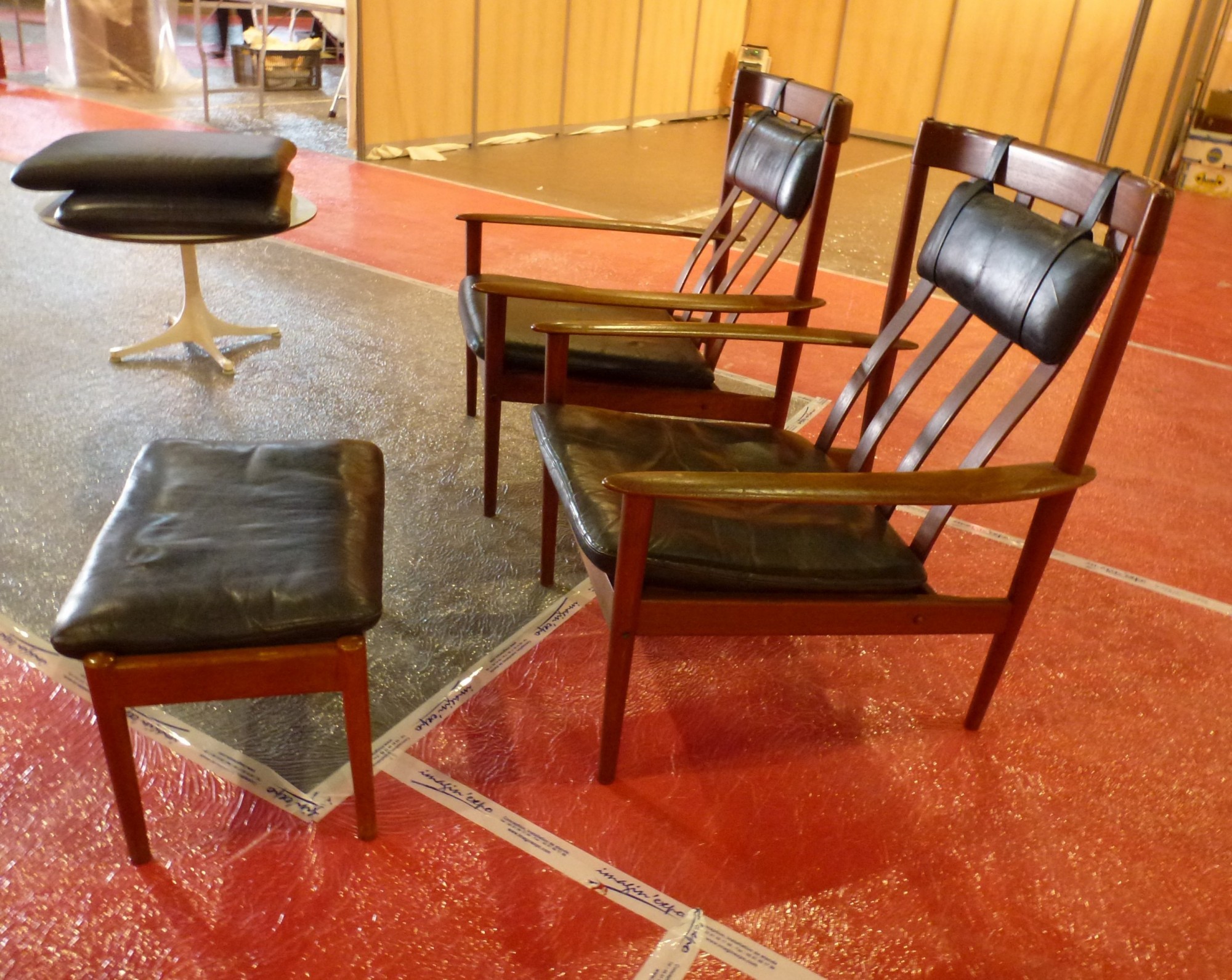 Grete Jalk paire de fauteuils + ottoman