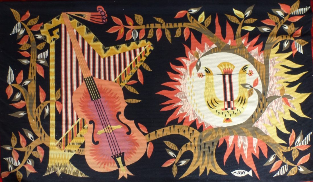 M Ray pour atelier Robert Four à Aubusson, tapisserie "Alba"representant des instruments de musique