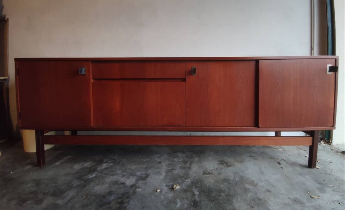 Enfilade bar vintage, design scandinave, années 60, poignées cuir, bois teinté