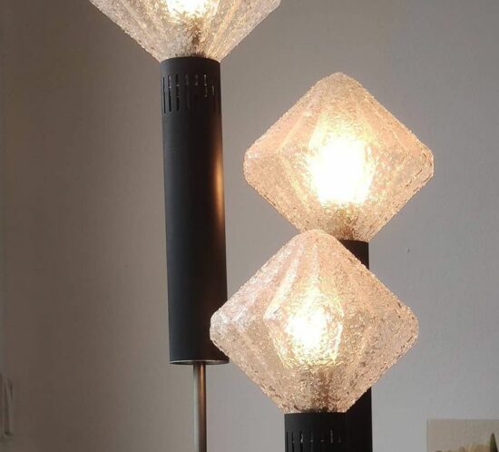 Lampadaire vintage années 60, laiton, métal noirci et verre texturé, design tripode