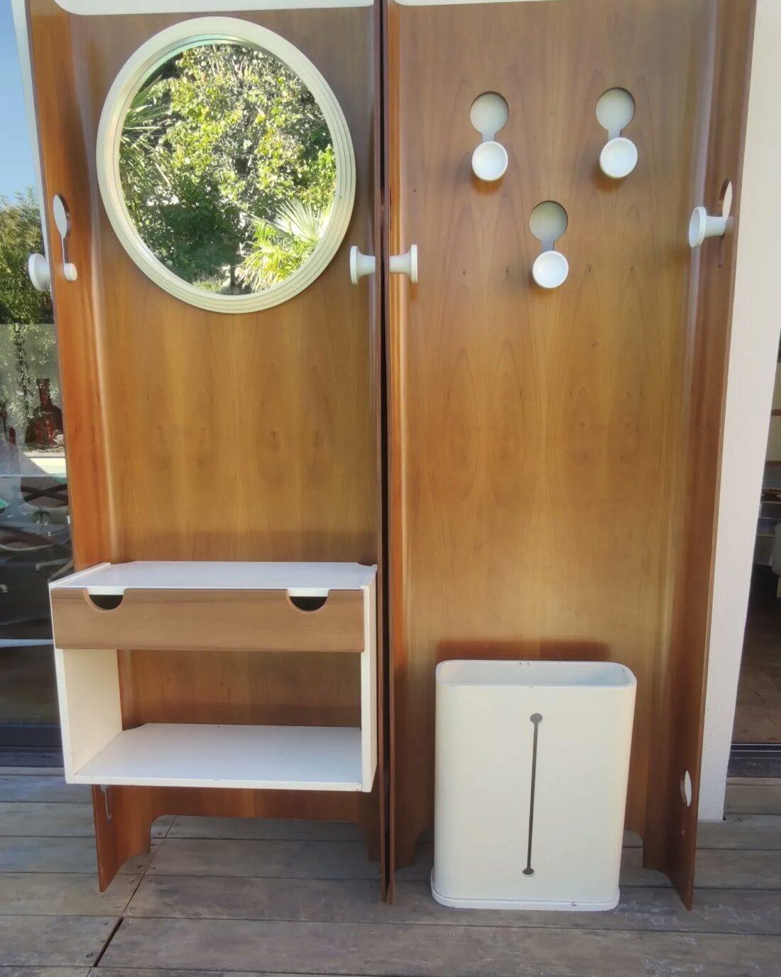 Portemanteau mural Carlo de Carli, design italien 1960, teck et miroir, mobilier vintage