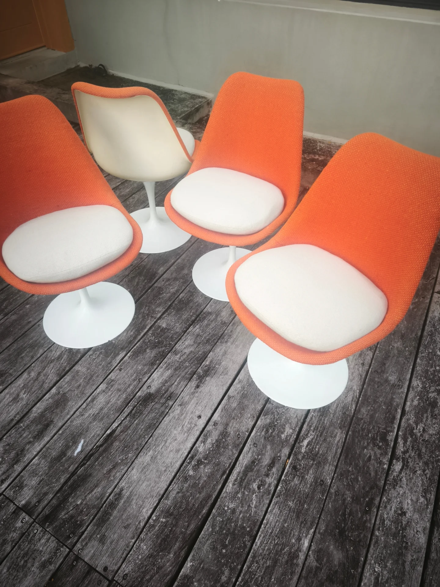 Quatuor de chaises tulipe saarinen