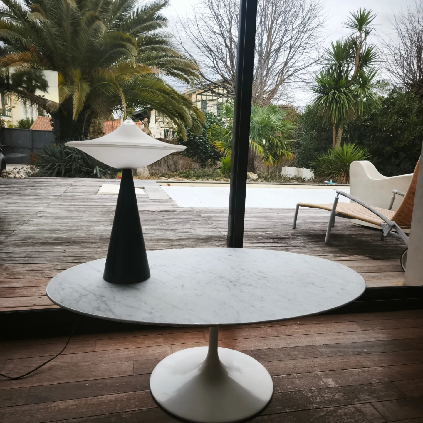 Table basse ovale Saarinen Knoll en marbre, design Eero Saarinen, table Tulip années 60